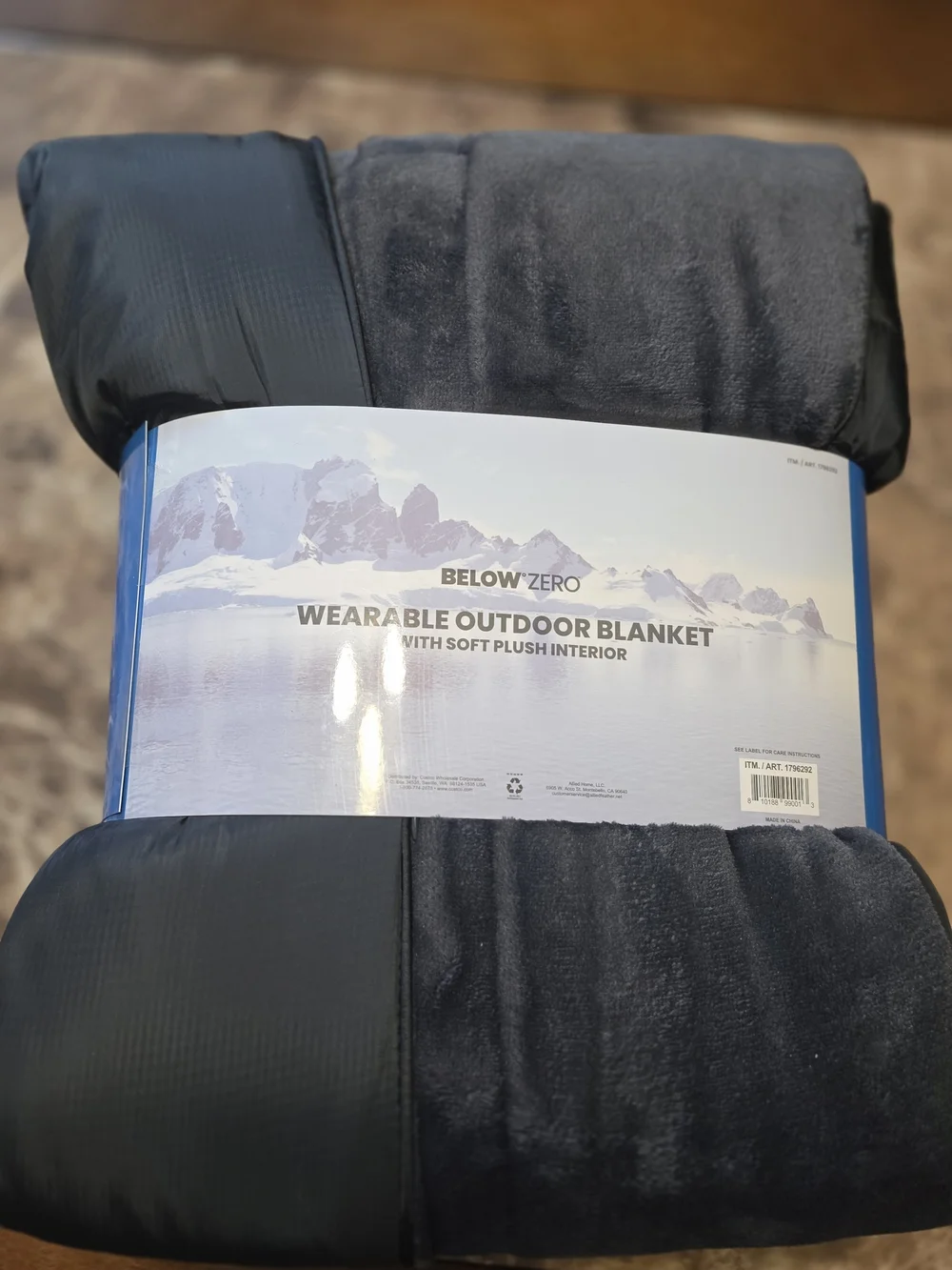Plush Wearable Outdoor Blanket in Charcoal